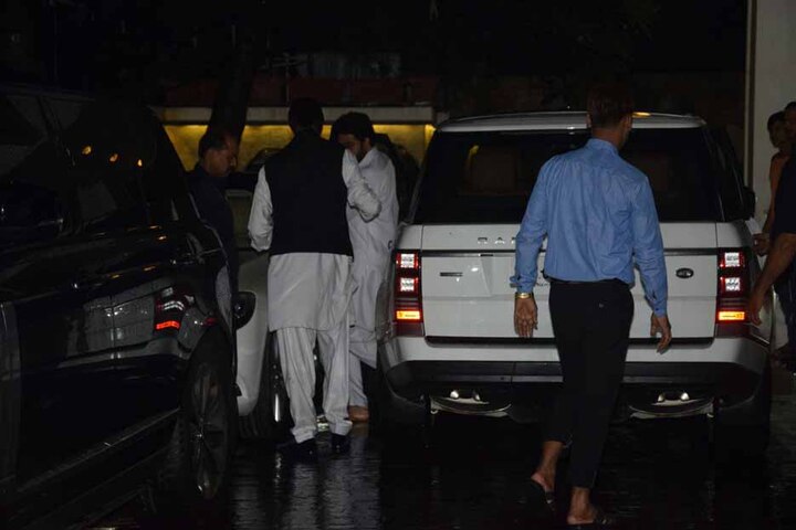 मिली खबर के मुताबिक, शशि कपूर का अंतिम संस्कार मंगलवार को दोपहर 12 बजे किया जाएगा. लेकिन ये भी तय नहीं हुआ हैं की उनका अंतिम संस्कार कहां होगा.