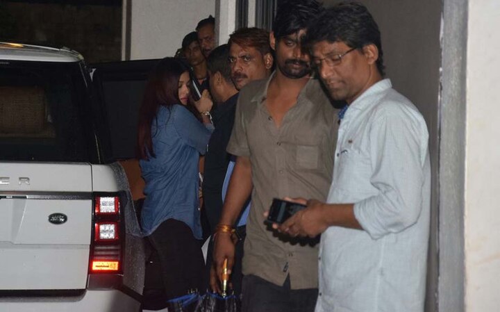 उनके निधन से बॉलीवुड में शोक की लहर फ़ैल गई हैं. 