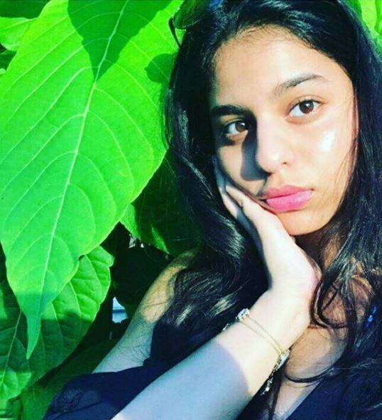  वैसे तो 17 साल की सुहाना के बॉलीवुड में आने के समय को लेकर कोई पुख्ता जानकारी नहीं है लेकिन श्रीदेवी भी अपनी बेटी जाह्नवी को ऐसे ही लंबे समय से प्रमोट कर रही थीं.