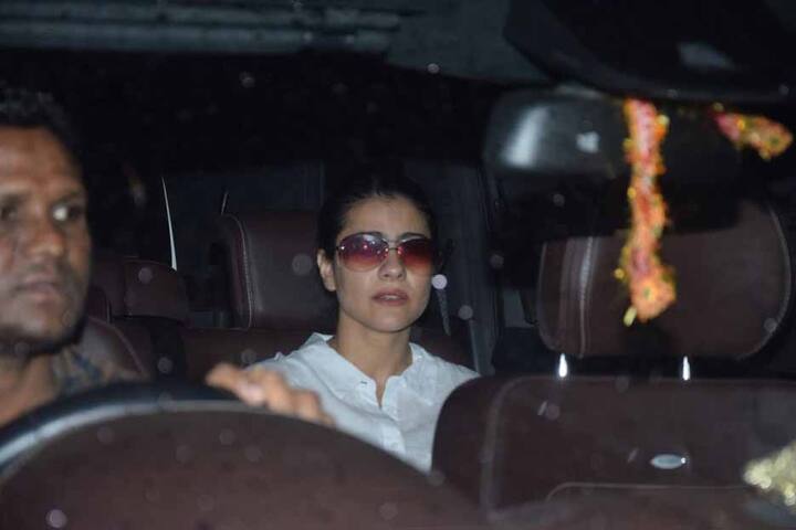 अभिनेत्री काजोल भी यहां नज़र आईं.