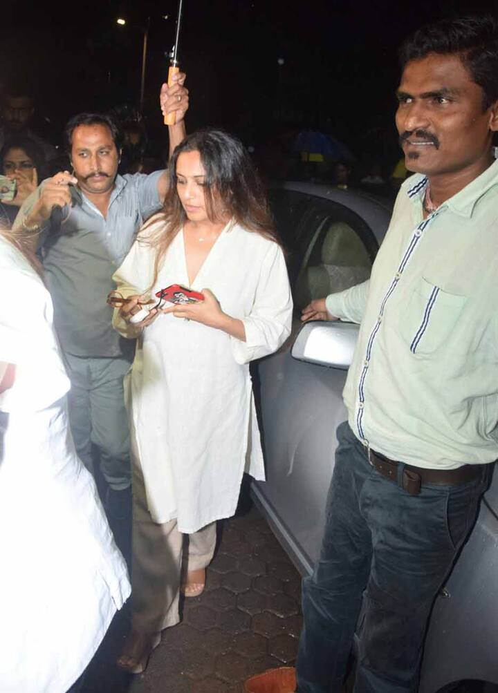 बहुत कम ही रानी मुखर्जी ऐसे मौके पर नजर आती हैं.