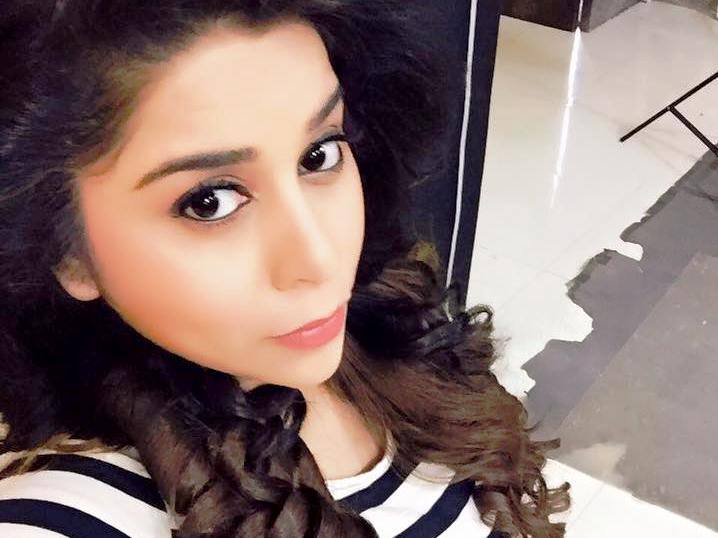 ex miss jammu anara gupta fraud case allahabad करोड़ों की ठगी के मामले में मिस जम्मू रही अनारा गुप्ता को ढूंढ रही है पुलिस
