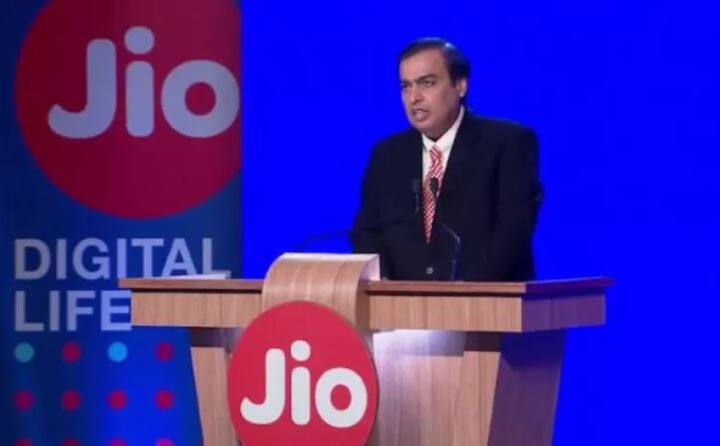 भारतीय यूजर्स के मद्देनजर इस फोन में 22 भारतीय भाषाओं का सपोर्ट भी दिया गया है. ये KaiOS ओएस पर चलता है. जिस कारण ये फोन व्हाट्सएप सपोर्ट नहीं करता.