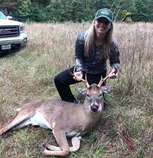 खूनी हसीना निकी की तस्वीरों के हैं हज़ारों दीवाने, जान से भी मारने की मिलती हैं धमकियां