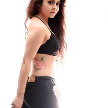 टेलीविज़न की संस्कारी बहुएं जो साड़ी, घूंघट छोड़ बनीं Babe, ग्लैमरस अवतार देख लोगों को नहीं हुआ था यकीन