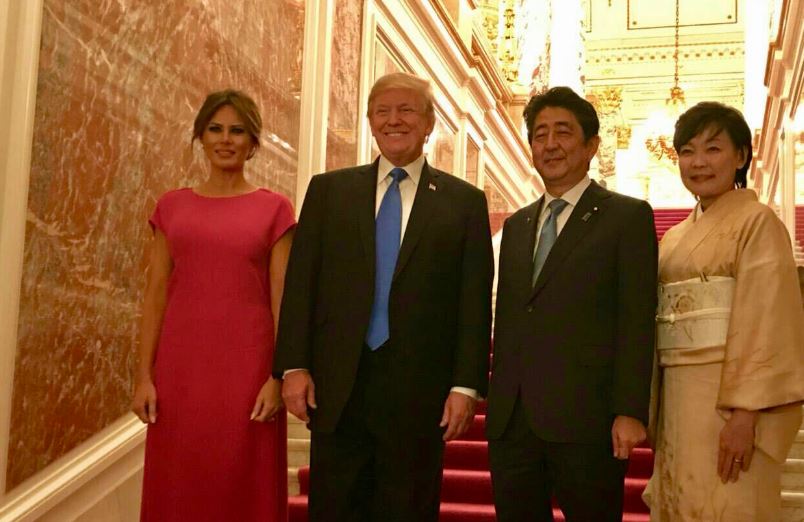 अमेरिकी राष्ट्रपति डोनाल्ड ट्रंप भले ही ट्विटर का इस्तेमाल करने के मामले में विश्व के सबसे चर्चित यूज़र हों लेकिन साल 2017 का सबसे चर्चित पोस्ट बराक ओबामा का रहा.