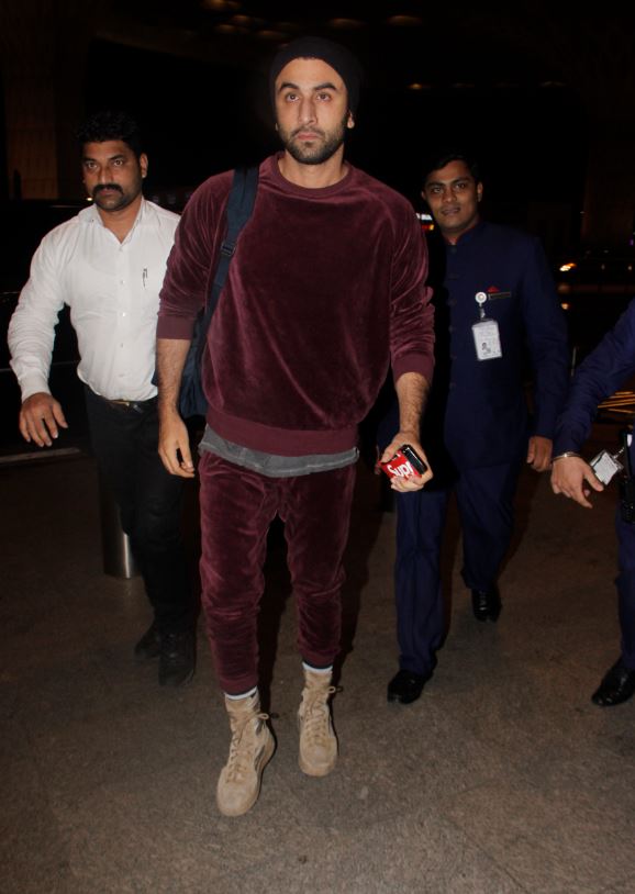 रणबीर कपूर की उम्र अब 35 वर्ष हो गई है ऐसे में परिवार के साथ-साथ फैंस को भी उनकी शादी का काफी बेसब्री से इंतजार है. (तस्वीर: मानव मंगलानी)