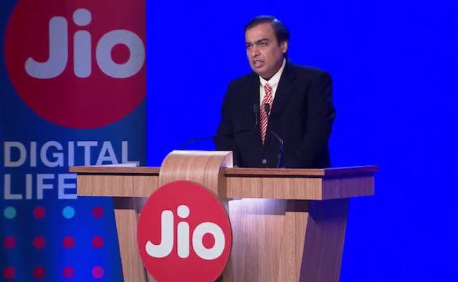 वहीं जियो की बात करें तो रिलायंस जियो के 309 रुपये के प्लान में 49 दिनों तक 49 जीबी डेटा और लोकल-एसटीडी अनलिमिटेड कॉल मिलेगी.