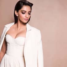 दुबई इंटरनेशनल फिल्म फेस्टिवल अटेंड करने पहुंची सोनम कपूर, देखें PICS