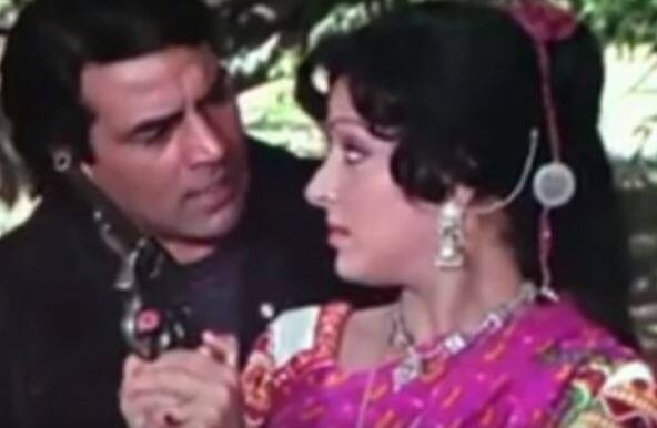 फिल्म 'शोले' की शूटिंग के दौरान धर्मेंद्र ने कैमरामैन से एक सीन को बार-बार शूट करने को कहा. धर्मेद्र इस सीन को बार बार शूट करवाना चाहते थे ताकि वो हेमा के साथ ज्यादा से ज्यादा वक्त बिता सकें.