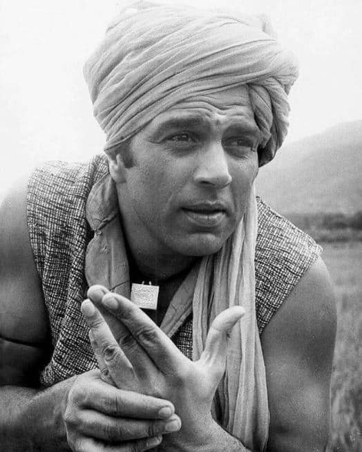 1960 से 68 के बीच के आठ सालों में धर्मेंद्र को ज्यादातर रोमांटिक फिल्मों में ही काम करने का मौका मिला था. कई ब्लैक एंड व्हाइट फिल्मों में भी उन्होंने छोटे-बड़े रोल किए. 1966 में मीना कुमारी के साथ आई उनकी फिल्म 'फूल और पत्थर' सुपरहिट रही थी. (तस्वीर: इंस्टाग्राम)