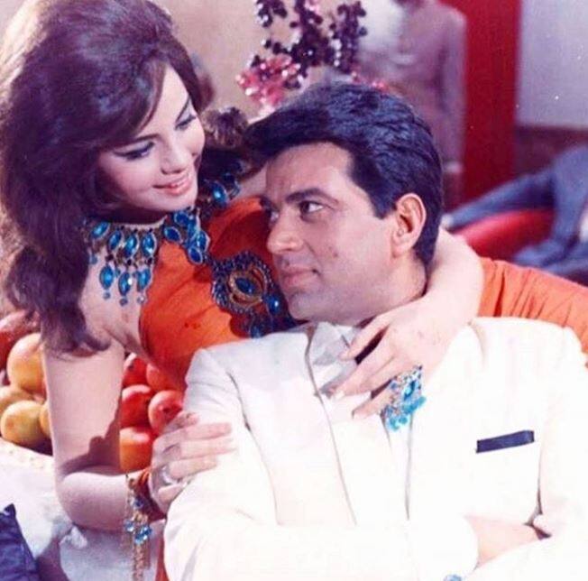 धर्मेंद्र का डांस स्टाइल भी खासा मशहूर है. धर्मेंद्र 80 से ज्यादा बसंत देख चुके हैं लेकिन आज भी वो बुजुर्गों वाले किरदार नहीं करना चाहते. धर्मेंद्र आज भी कैमरे के सामने अपना कमाल दिखा रहे हैं और ये कैमरा ही है जो आज भी गरम धरम का जोश बढ़ाए हुए है. (तस्वीर: इंस्टाग्राम)