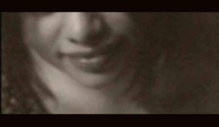 गौरतलब है कि 12 साल पहले कथित सेक्स सीडी से सुर्ख़ियों में आईं पूर्व मिस जम्मू के अलावा भोजपुरी और हिंदी फिल्मों की एक्ट्रेस अनारा गुप्ता ने इलाहाबाद के ओम प्रकाश यादव समेत कुछ दूसरे लोगों के साथ मिलकर एक प्रोडक्शन कंपनी बनाई. ये उनकी कथित सेक्स सीडी का एक ग्रैब है.