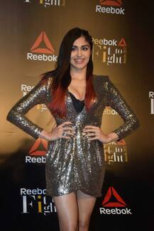 लॉन्च के दौरान चमकते-दमकते अंदाज़ में आद शर्मा ने बिखेरी अपनी अदा