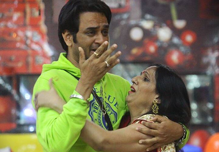  मां की ये बातें सुनकर विकास गुप्ता भावुक हो जाते हैं और कहते हैं, ''जितना प्यार आपने मुझे दिया है उतना मैं कभी आपको नहीं दे पाया.''