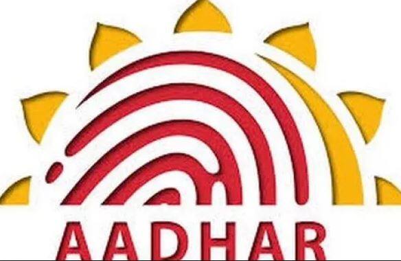 
अगर आपने अपना आधार कार्ड बैंक अकाउंट, पैन कार्ड और मोबाइल नंबर किसी से भी लिंक नहीं करवाया है तो ये जरुर करवा लें और ऐसा करने के लिए आपको क्या करना होगा ये हम आपको बता रहे हैं.