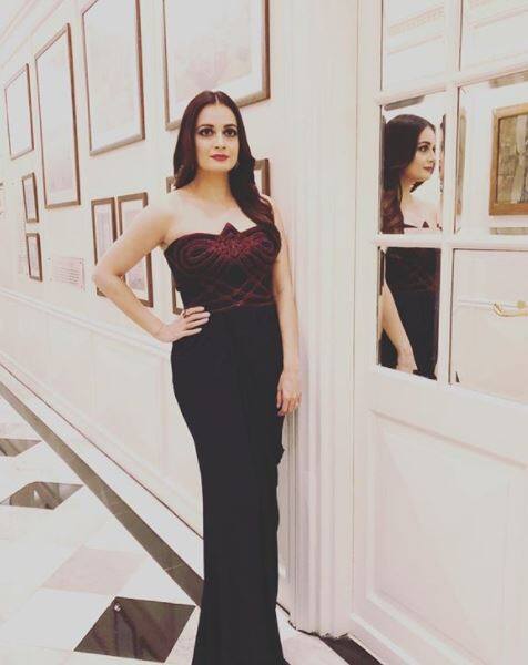 इसके साथ ही दीया मिर्जा ने प्लास्टिक के सैनिटरी नैपकिन्स के बदले बायो-डिग्रेडेबल पैड का प्रयोग करने की सलाह दी ताकि पर्यावरण को नुकसान न हो