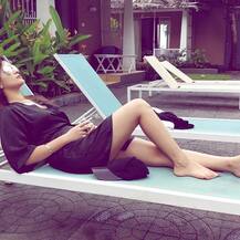 BB11: घर से बाहर आकर भी बाज़ नहीं आ रहीं बंदगी कालरा, इंस्टा पर पोस्ट की सिलसिलेवार Hot तस्वीरें