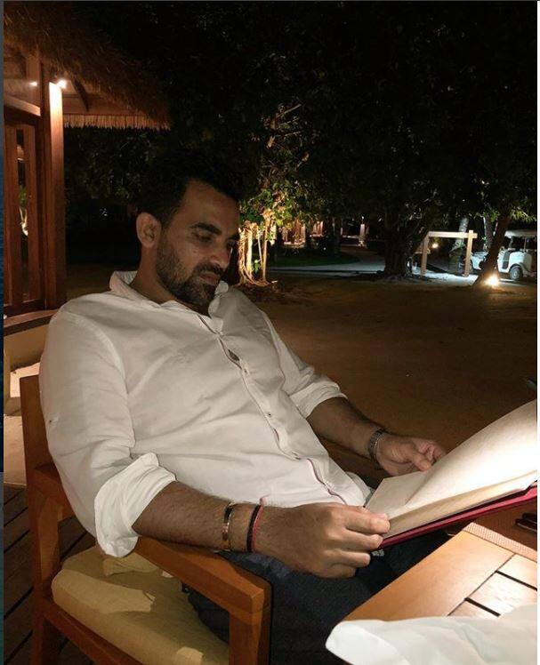 बस फिर क्या था फैंस ने भी इस तस्वीर पर मजे लेने शुरू कर दिए.