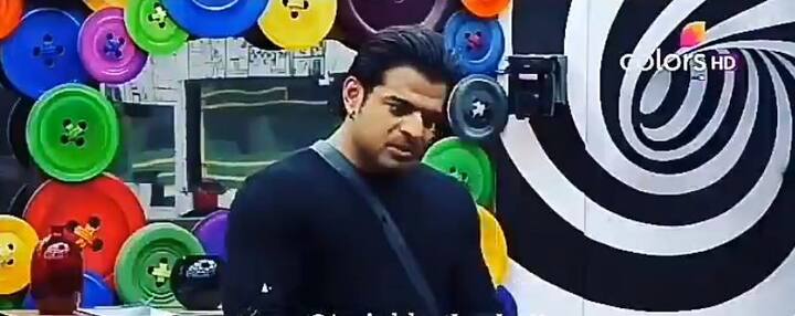 करण ने कहा, ''हिना आप हमेशा ये बोलती हैं कि ऐसा मैंने कब कहा, या फिर ऐसा मैंने कब किया. बाहर 130 करोड़ लोग सब देख रहे हैं.''