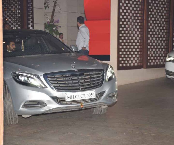 अभिषेक बच्चन भी यहां नज़र आए.