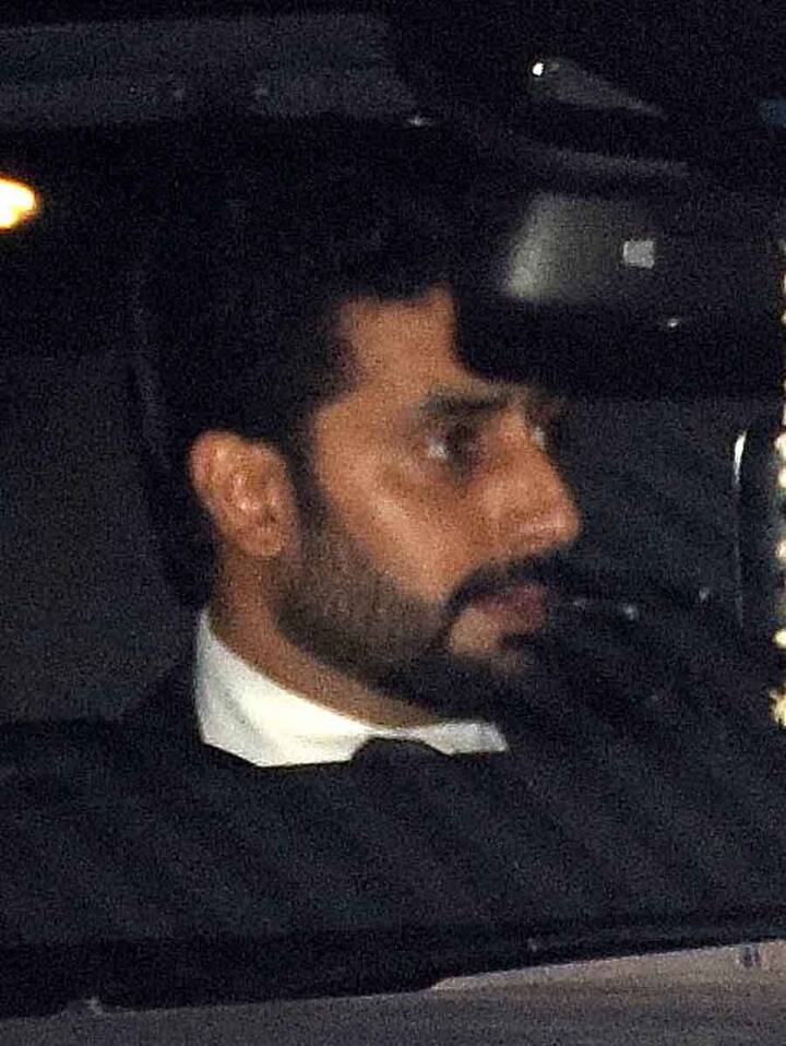 बता दें कि अभिषेक बच्चन फिल्म 'हाउसफुल 3' के बाद पर्दे पर नज़र नहीं आए हैं हालांकि उनके पास इन दिनों कई फिल्मों के ऑफर हैं.