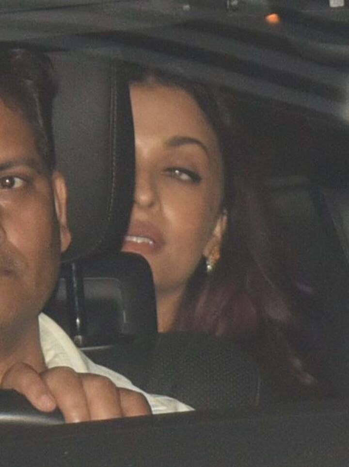 ऐश्वर्या राय जब अंबानी के घर से निकल रही थीं उसी दौरान ये तस्वीर क्लिक की गईं.