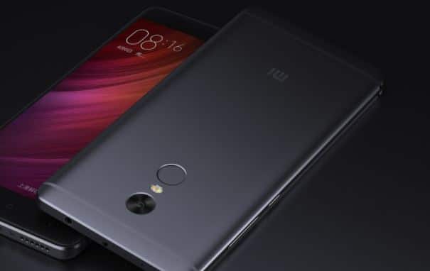 Redmi Note 4: रेडमी नोट 4 में 5.5 इंच का फुल एचडी डिस्प्ले 2.5D कर्व्ड ग्लास के साथ दिया गया है, जिसकी पिक्सल डेन्सिटी 401 पीपीआई है. स्मार्टफोन में क्वालकॉम स्नैपड्रैगन 625 चिपसेट इस्तेमाल किया गया है. रेडमी नोट 4 स्मार्टफोन की सबसे बड़ी खूबी इसमें मौजूद 4100mAh की बैटरी है. कैमरा फ्रंट की बात की जाए तो स्मार्टफोन में 13 मेगापिक्सल का रियर और 5 मेगापिक्सल का सेल्फी कैमरा दिया गया है. स्मार्टफोन में फिंगरप्रिंट सेंसर व इन्फ्रारेड सेंसर भी दिया गया है. कीमत- 9,999 रु. 