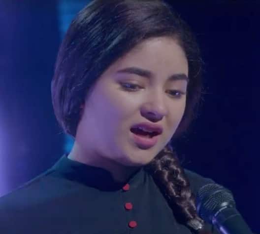 उस मुलाकात में महबूबा मुफ्ती ने कहा था कि ज़ायरा कश्मीरियों के लिए रोल मॉडल है. इसी बयान के बाद से उनकी मुलाकात की आलोचना होने लगी थी और ज़ायरा को जान से मारने की धमकी तक मिलने लगी थी.