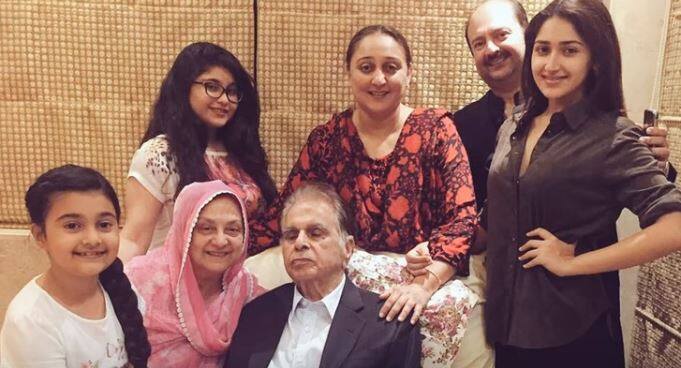 दिलीप कुमार ने अपने करियर की शुरुआत फिल्म 'ज्वार भाटा' से की, जो साल1944 मे आई. हालांकि यह फ़िल्म सफल नहीं रही..दिलीप कुमार की पहली हिट 1947 में रिलीज़ हुई फ़िल्म “जुगनू” थी. इस फ़िल्म ने बॉलीवुड में दिलीप कुमार को कामयाब सितारों में शुमार कर दिया.