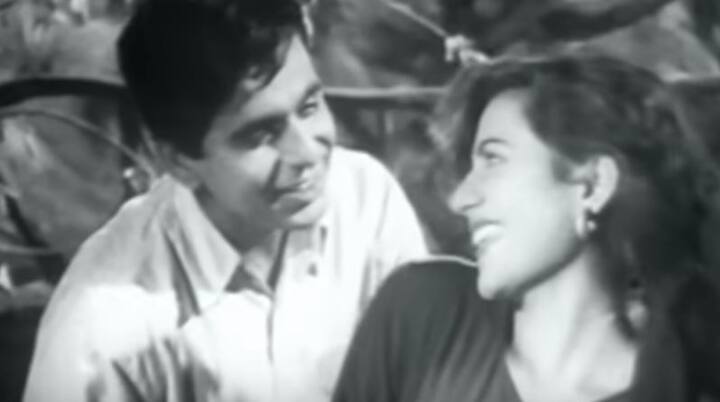 1951 में दिलीप कुमार और मधुबाला ने फिल्म तराना में एक साथ काम किया लेकिन दिलीप कुमार को ये खबर ना थी कि मधुबाला दिल ही दिल में दिलीप कुमार से प्यार करने लगी थीं और फिल्म तराना की शूटिंग के दौरान मधुबाला ने अपनी करीबी मेकअप आर्टिस्ट के हाथों दिलीप कुमार को एक ख़त भेजा...ख़त के साथ एक लाल गुलाब भी था. उर्दू में लिखे हुए इस ख़त में मधुबाला ने लिखा था, “अगर आप मुझे चाहते हैं तो ये गुलाब क़बूल फरमाइए...वरना इसे वापस कर दीजिए. ”मधुबाला की मोहब्बत की इस निशानी को दिलीप कुमार ने खुशी खुशी क़बूल कर लिया और फिर फिल्म तराना के सेट्स पर दिलीप कुमार और मधुबाला की असली लव स्टोरी भी परवान चढ़ने लगी.