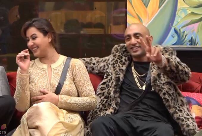  बीते हफ्ते घर से बाहर जाने के लिए शिल्पा शिंदे और आकाश ददलानी को नॉमिनेट किया गया था. लेकिन बिग बॉस ने पहले से ही इस बार वोटिंग लाइन्स को बंद रखा.