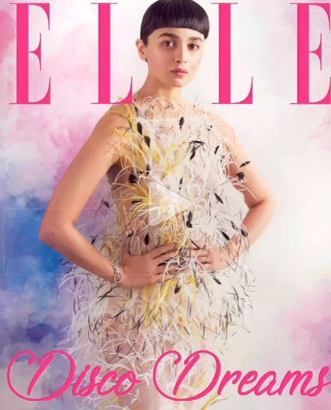 ऐसा नहीं है कि इसे लेकर सिर्फ उनकी ट्रोलिंग हुई है. आलिया के कुछ फैन्स उनके इस हेयर स्टाइल की तारीफ़ भी कर रहे हैं. वहीं कुछ लोग उनके जैसा ही हेयर स्टाइल करवाने के बारे में सोच रहे हैं.