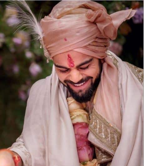 शादी के बाद दोनों साउथ अफ्रीका जाएंगे, जहां विराट आऩे वाली मैच सीरीज की तैयारी करेंगे और अनुष्का वहां उनके साथ वक्त बिताएंगी. अनुष्का और विराट वहां साथ में नया साल मनाएंगे. नया साल मनाने के बाद जनवरी के पहले हफ्ते में अनुष्का देश वापस लौंटेंगी और फिल्म की शूटिंग शुरू करेंगी.