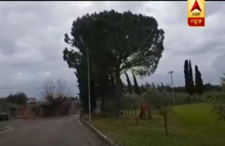 इस रिसॉर्ट का इतिहास करीब 700 साल पुराना है. Tuscany की खूबसूरत पहाड़ियों पर बना ये रिसॉर्ट एयरपोर्ट से केवल 1 घंटे की दूरी पर है. 