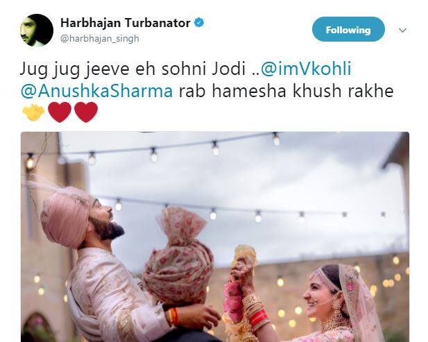शादी की खबर के बाद विराट और अनुष्का को बधाई देने का सिलसिला शुरू हो गया. क्रिकेटर हरभजन सिंह ने ट्वीट किया,