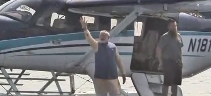 LIVE: साबरमती रिवर फ्रंट से पीएम मोदी लाइव, अंबाजी मंदिर का दर्शन करेंगे PM Narendra Modi in Sabarmati riverfront aboard a sea-plane in Gujarat LIVE: साबरमती रिवर फ्रंट से पीएम मोदी लाइव, अंबाजी मंदिर का दर्शन करेंगे