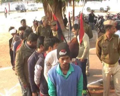 यूपी: विदेशी पर्यटकों से बदसलूकी और मारपीट, पुलिस ने किया 8 को गिरफ्तार