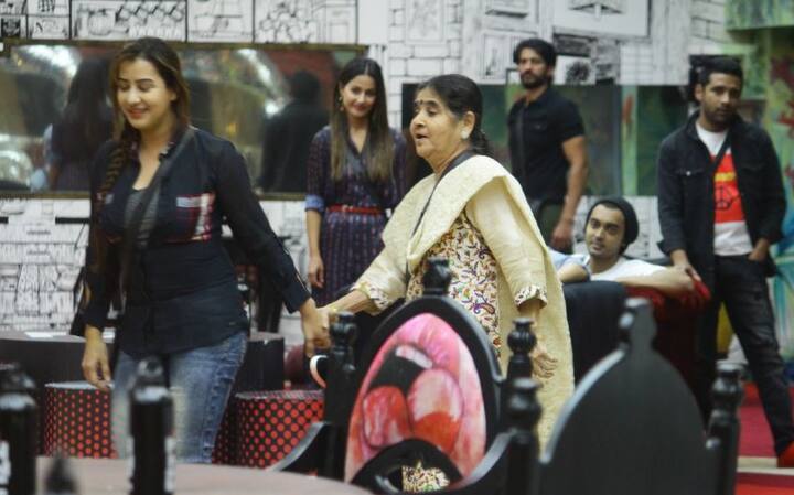 अब शिल्पा शिंदे की मां ने खुद रोमित और शिल्पा की शादी टूटने की वजह बताई है. शिल्पा शिंदे की मां का कहना है, ''शिल्पा शिंदे ने रोमित का प्रपोजल इसलिए स्वीकार कर लिया था क्योंकि वह एक अच्छा इंसान है.''