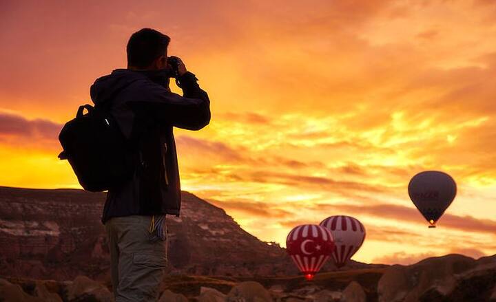 #Travel- आजकल ट्रैवल का ट्रेंड बहुत बढ़ गया है. वीकेंड आते ही लोग घरों में रहने से ज्यादा ट्रैवल करना पसंद करते हैं. 2017 में #ट्रैवल हैशटैग भी टॉप 10 हैशटैग में से एक था.
