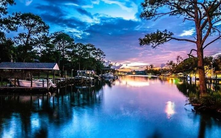 #Beautiful- आमतौर पर किसी की तारीफ में ब्यूटीफुल वर्ड का इसतेमाल किया जाता है. ये तारीफ किसी व्यक्ति, चीज या जगह के लिए हो सकती है. 2017 में #ब्यूटीफुल हैशटैग काफी पॉपुलर रहा. 