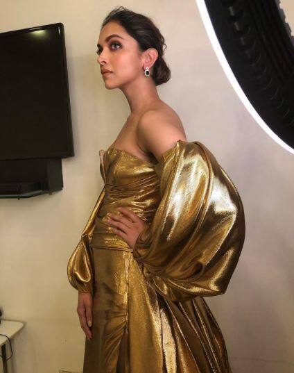 तस्वीरें शेयर करने को लेकर इंस्टाग्राम सबसे फेमस सोशल मीडिया प्लेटफॉर्म है और यहां दीपिका के बीस मिलियन यानी दो करोड़ से अधिक फॉलोअर्स हैं.