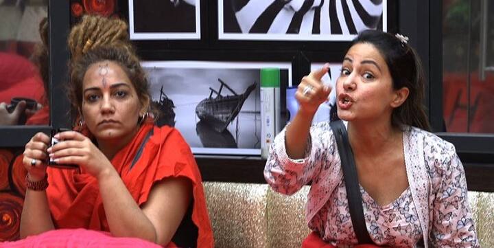 रिएलिटी शो 'बिग बॉस' सीजन 11 हर दिन होने वाले नए ड्रामे की वजह से चर्चा में बना हुआ है. सीजन 11 की कंटेस्टंट हिना खान इन दिनों घर के अंदर और सोशल मीडिया पर सबसे ज्यादा निशाने पर रही हैं. इस सीजन की कंटेस्टेंट रहीं शिवानी दुर्गा ने हिना के निशाने पर रहने की वजह बताई है.