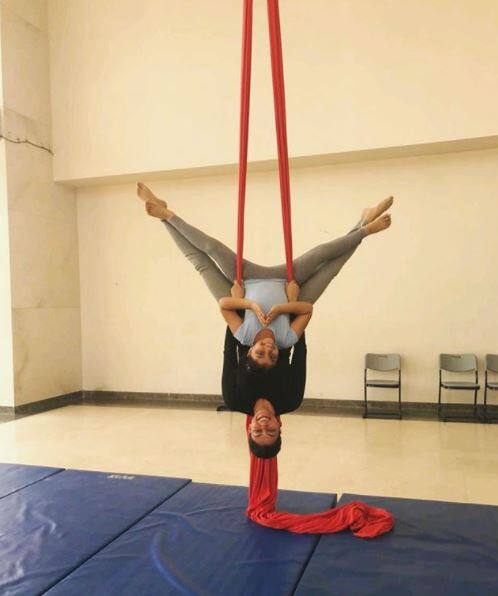 साल 1999 में उन्हें अपनी एक्टिंग के लिए दो बार फिल्मफेयर बेस्ट स्पोर्टिंग एक्ट्रेस अवॉर्ड मिला. ये उन फिल्म के लिए था जो बहुत हिट रही थीं. इस लिस्ट में शुमार पहली फिल्म 'बीवी नंबर 1' और दूसरी फिल्म 'सिर्फ तुम' थी.