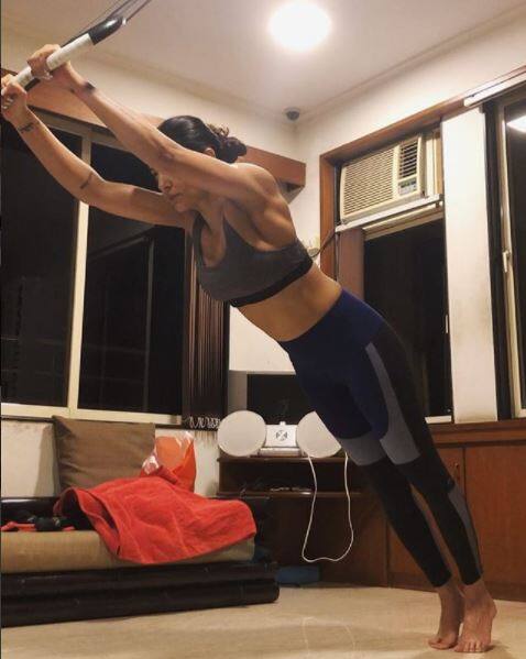 सुष्मिता ने शाहरुख खान के साथ 2004 में फिल्म 'मैं हूं ना' में काम किया था. ये फिल्म उस साल की बॉलीवुड की दूसरी सबसे बड़ी हिट फिल्म साबित हुई.