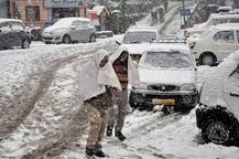 पहाड़ी राज्यों में भारी बर्फबारी, कई इलाकों में बारिश से मैदानी इलाकों में बढ़ी ठंड