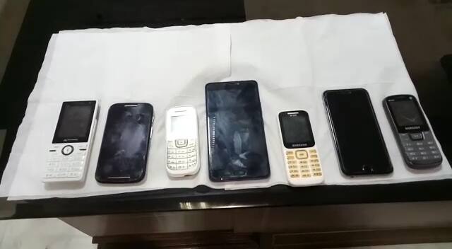 महंगे कपड़े पहनते, महंगे टिकट खरीद कर जाते थे कॉन्सर्ट में, और फिर...