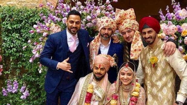 जी हां, विराट कोहली के बचपन के दोस्त और अंडर-17 के दिनों में विराट के साथ खेले वर्तिक तिहारा इस शादी में विराट के साथ मौजूद रहे.