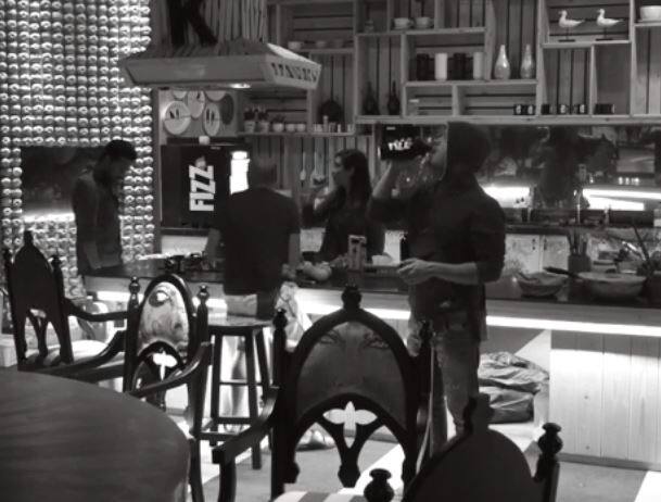  पुनीश शर्मा ने भी आकाश को कहा, ''तू मान जा और इस मामले को बिल्कुल मत छेड़ क्योंकि वो लड़की है और ये मामला तुझपे भारी पड़ जाएगा.''