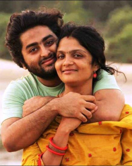 अरिजीत सिंह ने कुछ साल पहले उन्होंने अपने होमटाउन में एक निजी वेडिंग इवेंट में अपनी प्रेमिका कोयल से शादी की थी.